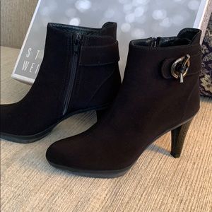 Black waterproof bootie